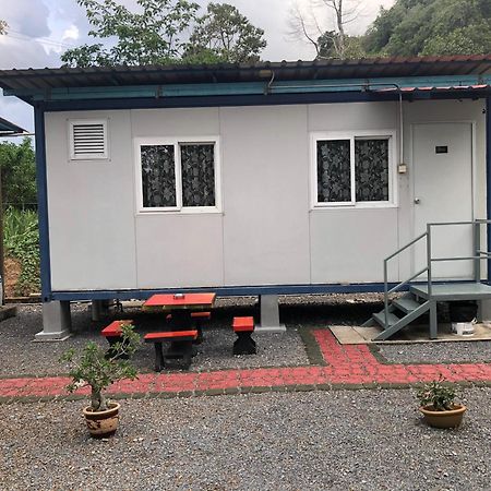 Guest House Gua Kelam Kaki Bukit Esterno foto