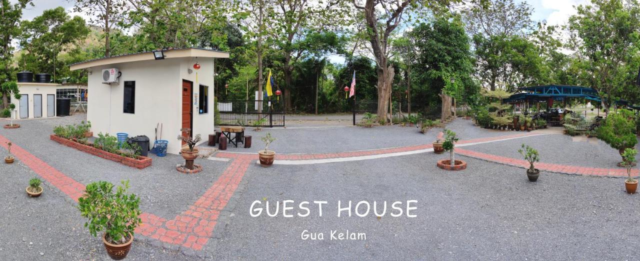 Guest House Gua Kelam Kaki Bukit Esterno foto