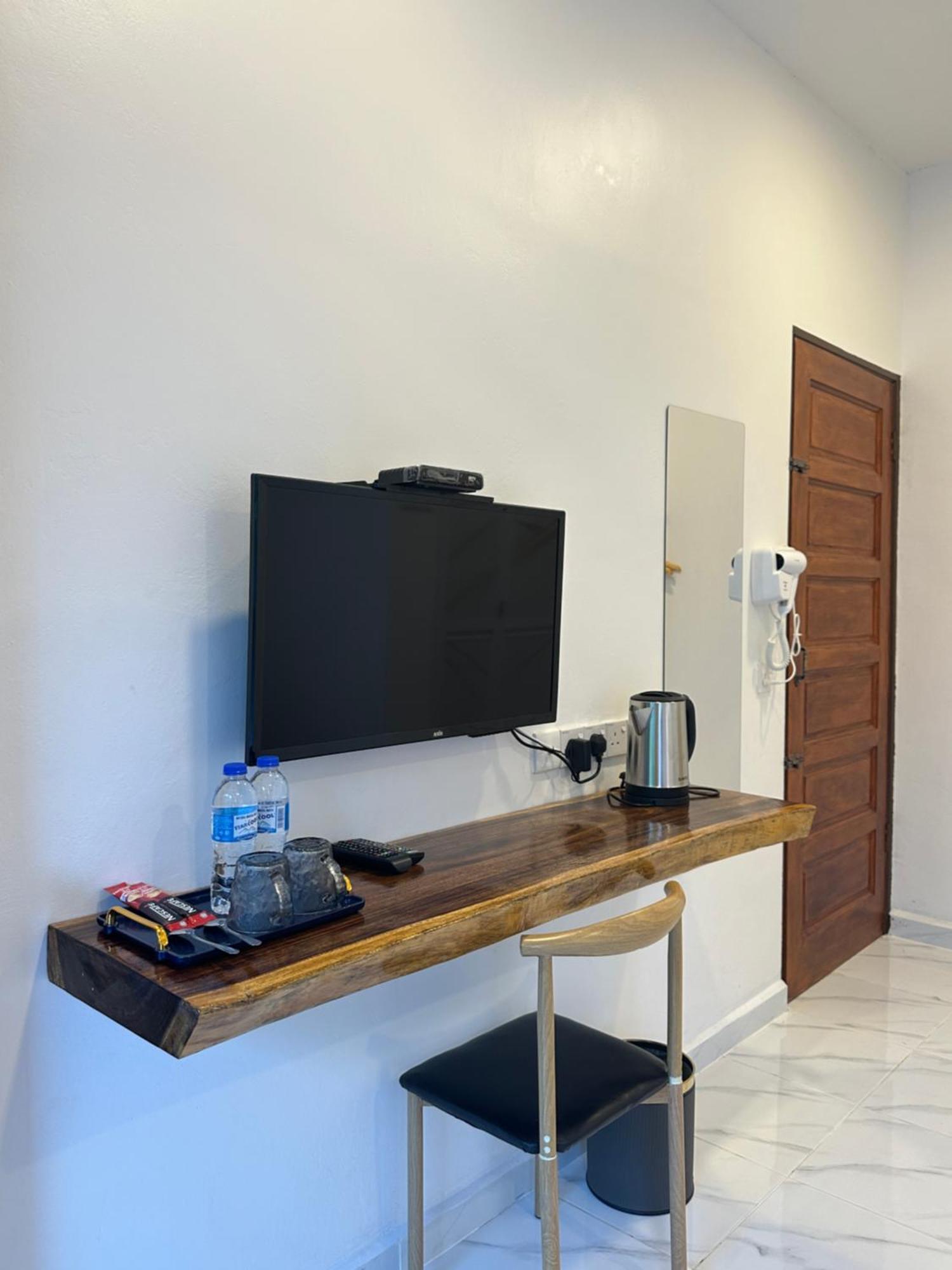 Guest House Gua Kelam Kaki Bukit Esterno foto