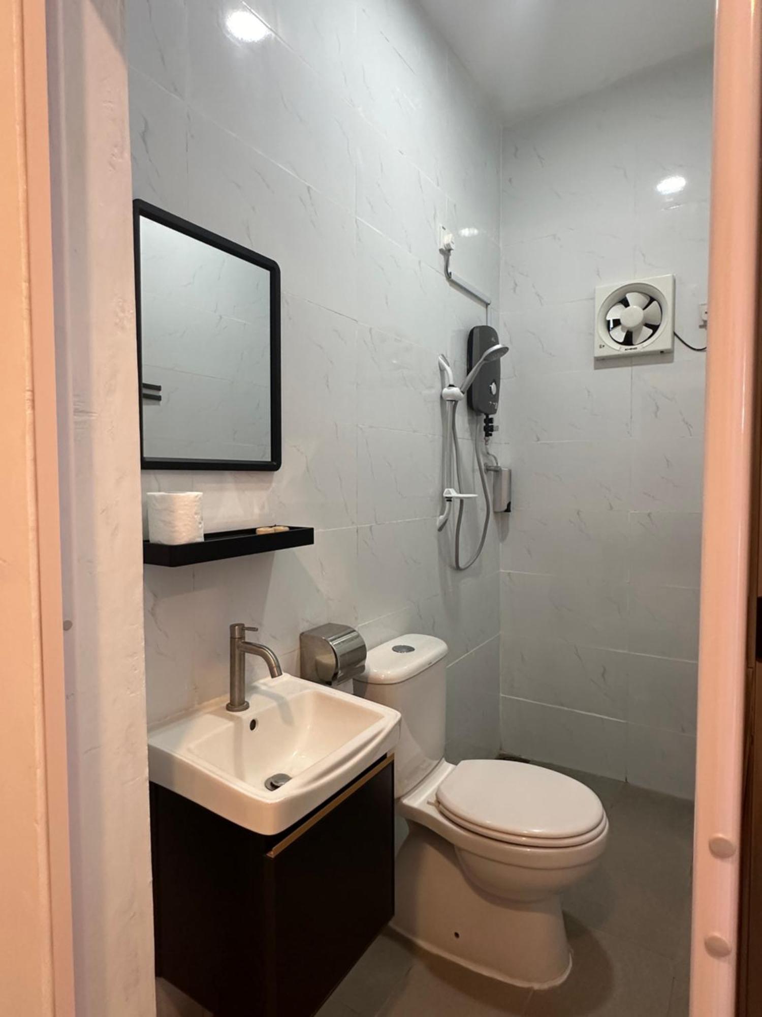 Guest House Gua Kelam Kaki Bukit Esterno foto