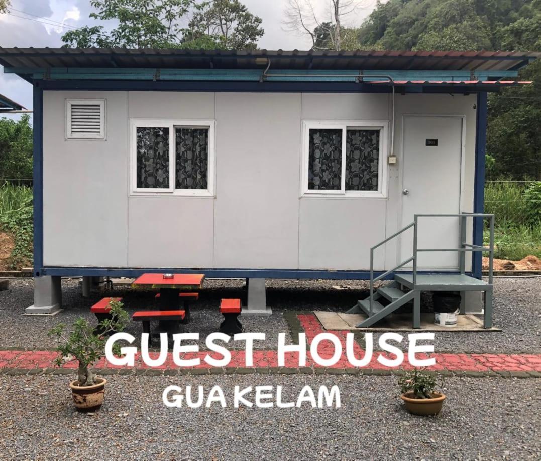Guest House Gua Kelam Kaki Bukit Esterno foto