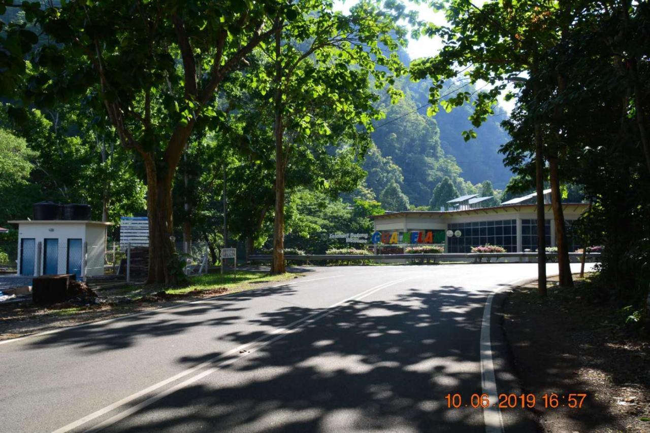Guest House Gua Kelam Kaki Bukit Esterno foto